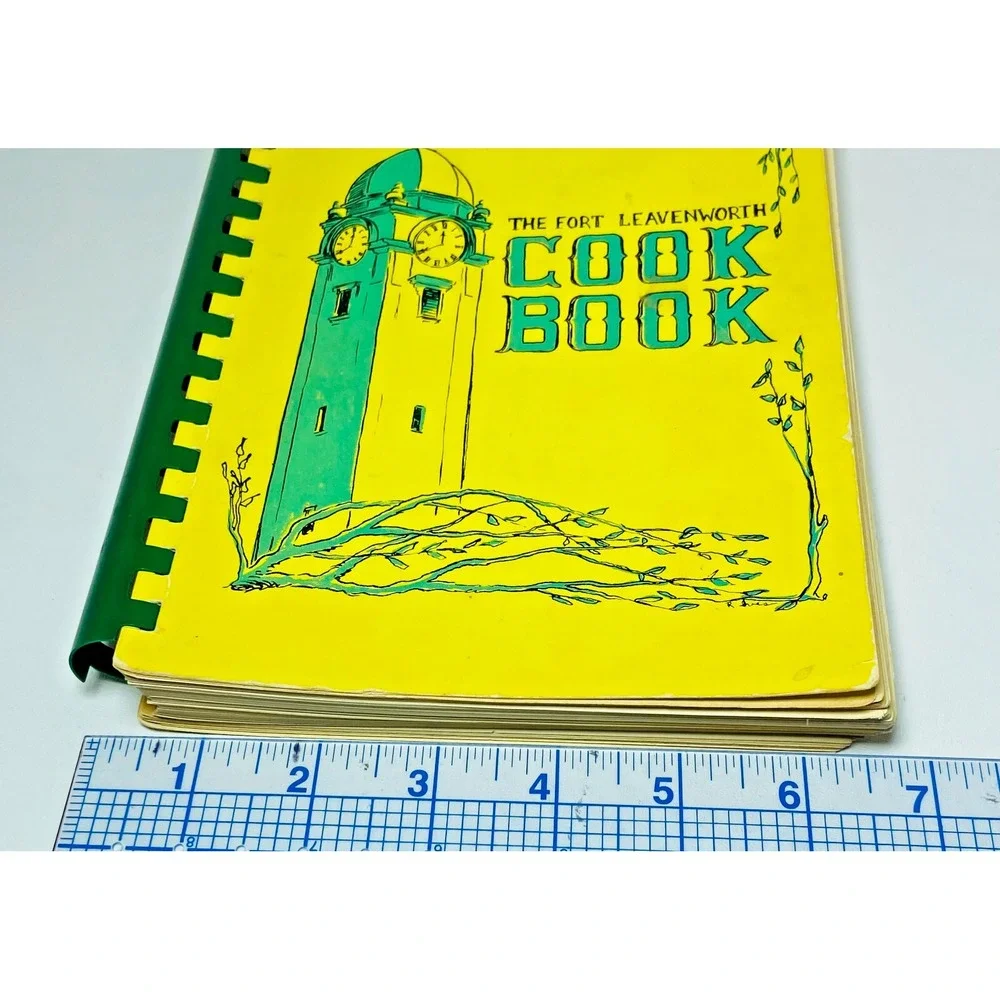 Fort‎ Ft. Leavenworth Kansas KS Vintage 1967 Officer's Wives' Club Cookbook Cook